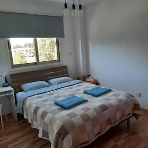 בית אירוח Private In Shared Near Airport - 24 Hour Shuttle Service, לרנקה